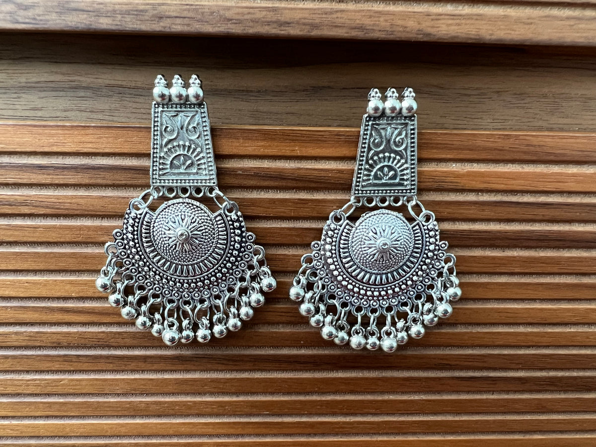 Silver hang bold earrings